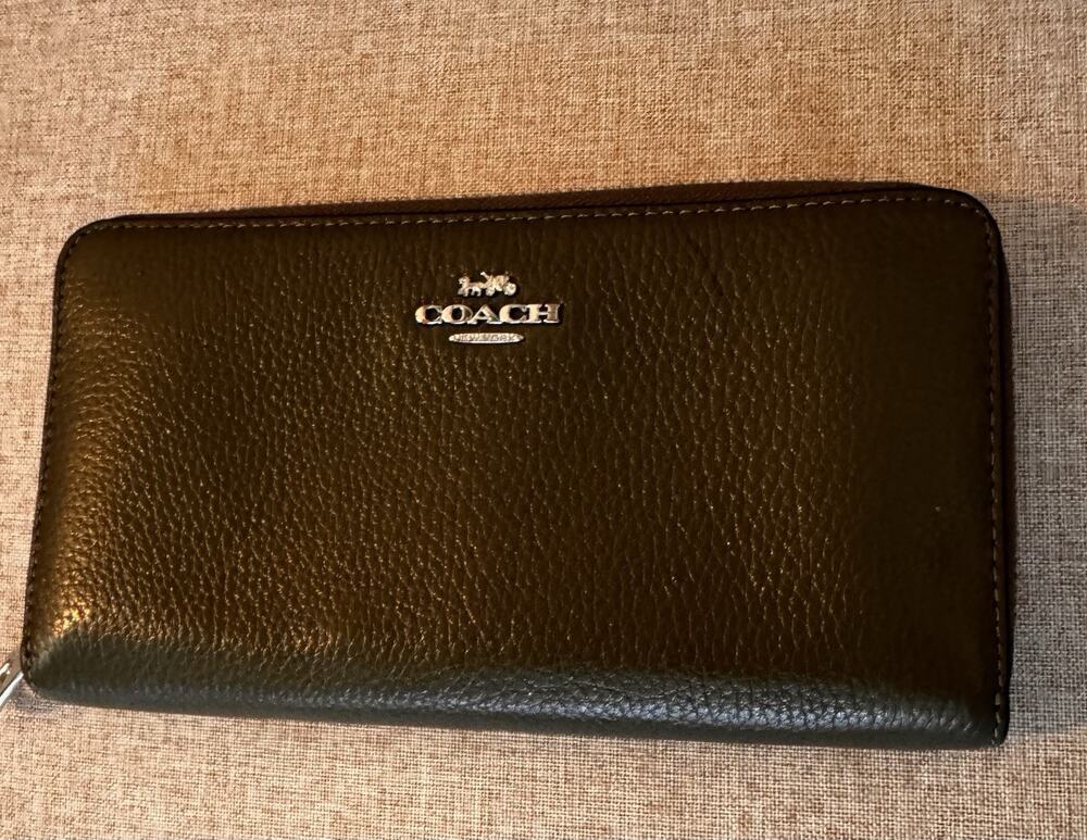 Coach C4451 Pebbled Leather Long Zip Around Wallet Clutch Forrest Green